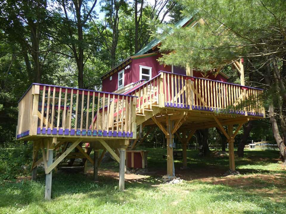 Water Forest Retreat Tree House - Norwich's Ultimate Rustic Glamping Airbnb Treehouse in Connecticut 