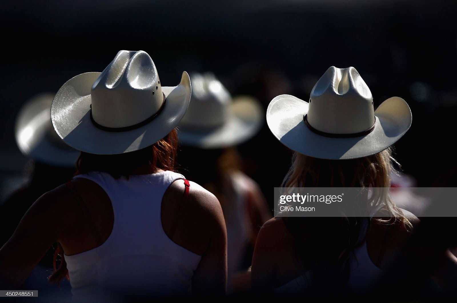 D:\Documenti\posts\posts\Women and motorsport\foto\Getty e altre\grid-girls-are-seen-at-the-drivers-parade-before-the-united-states-picture-id450248551.jpg