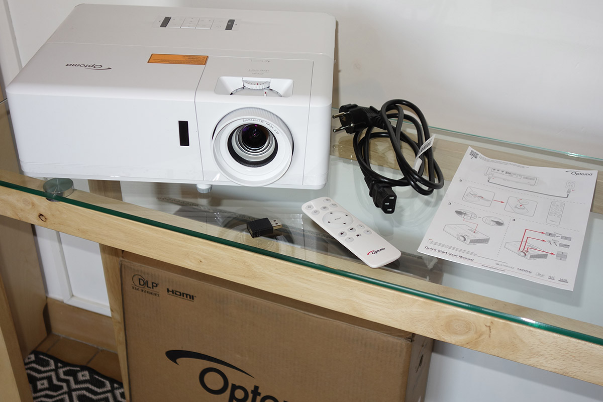 Optoma UHZ50: the 4K gaming projector's accessories