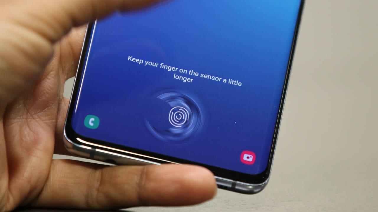 Galaxy S10 and S10 Plus' latest update brings improves fingerprint scanner-  Technology News, Firstpost