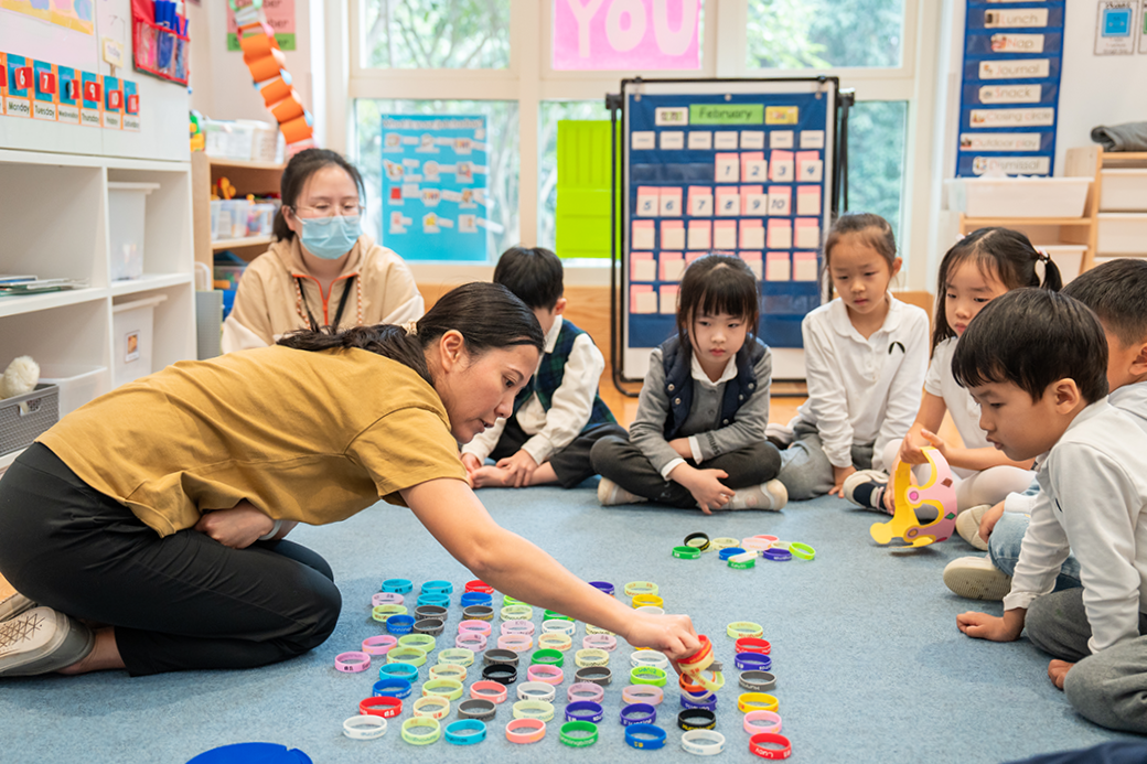 在深圳爱文学校长大成人：从1岁半到6岁，我们的孩子们每年在做什么？