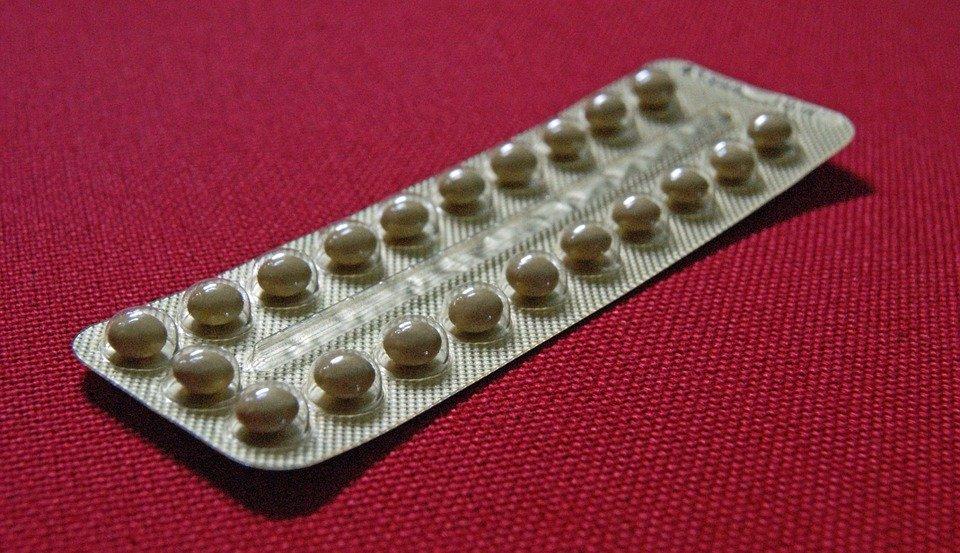 https://cdn.pixabay.com/photo/2015/07/17/15/41/contraceptive-pills-849413_960_720.jpg
