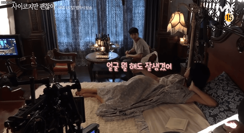 Loạt khoảnh khắc thính triền miên của Kim Soo Hyun - Seo Ye Ji ở hậu trường Điên Thì Có Sao - Ảnh 11.