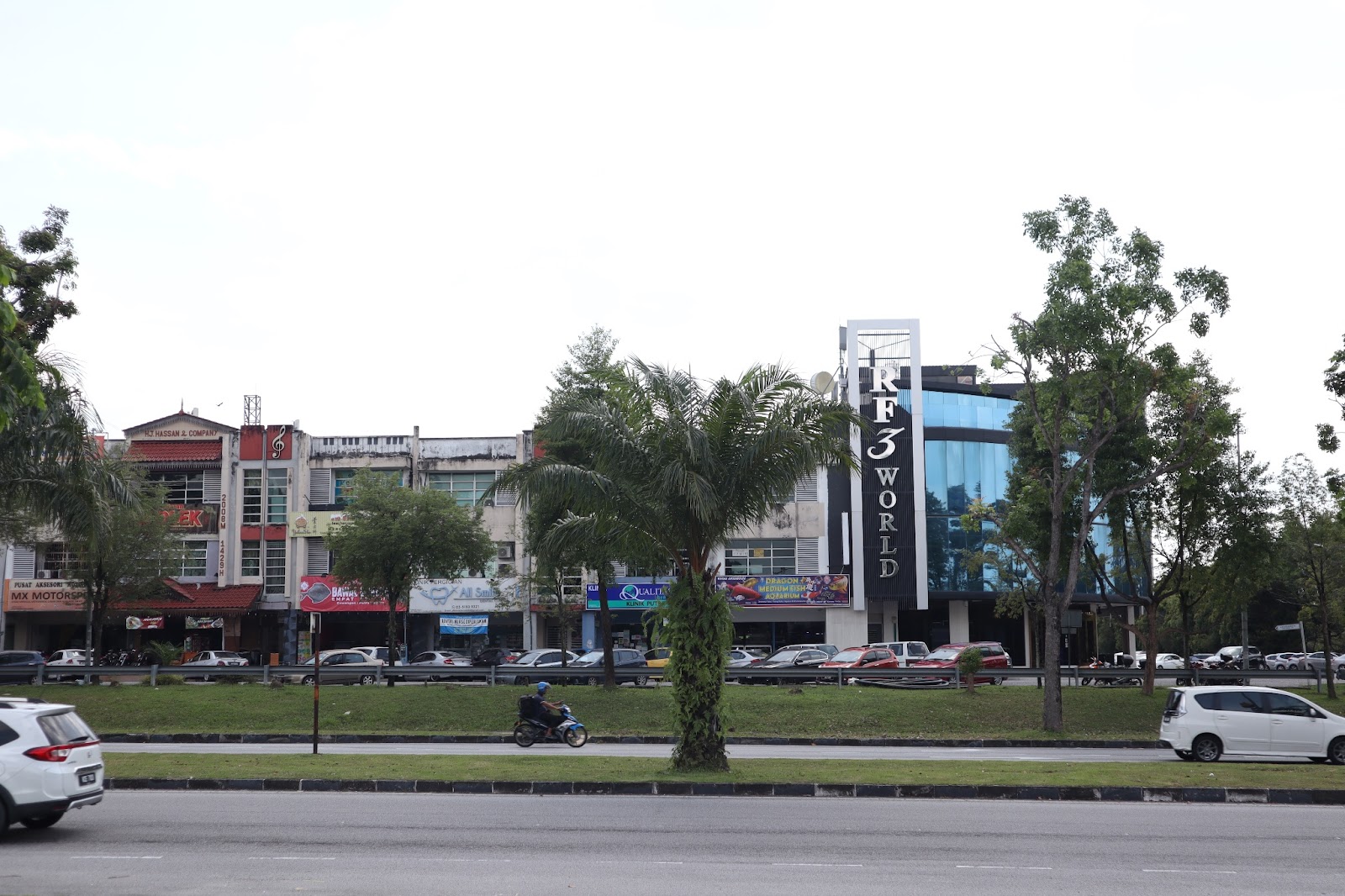 Surroundings of putra heights. Photo: weirdkaya