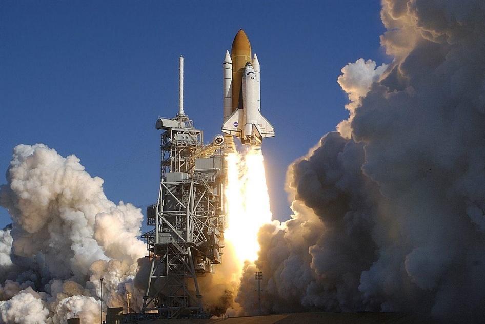 Resultado de imagem para space shuttle challenger explosao
