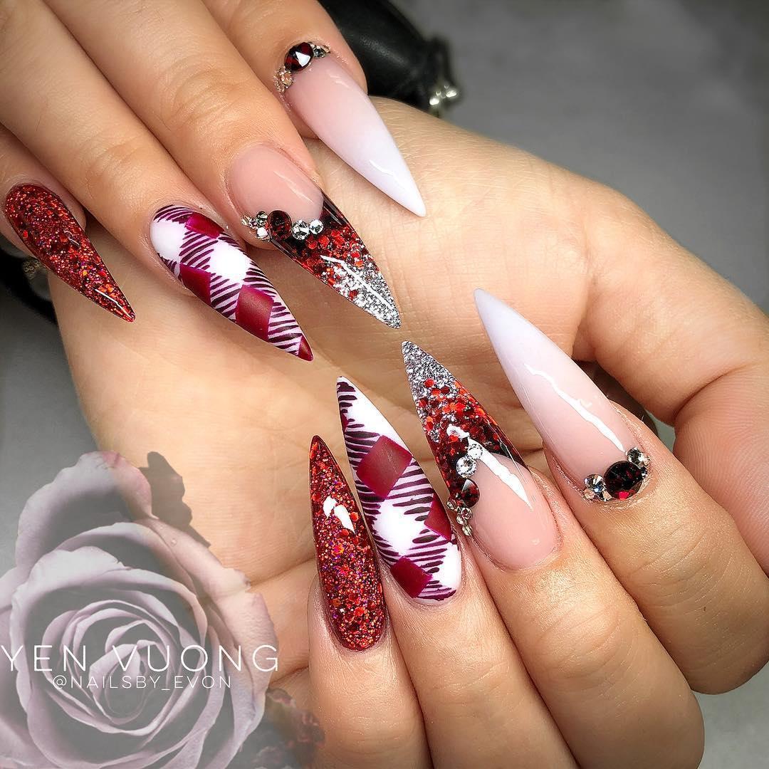 Stiletto Nails Designs That Are For the Bold Ladies