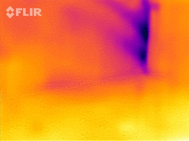 This is what an air leak looks like under infrared imaging. You get a flaring pattern.