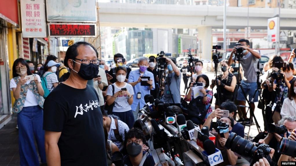 香港支联会公司秘书蔡耀昌在该会特别会员大会通过解散后会见记者。(2021年9月25日)