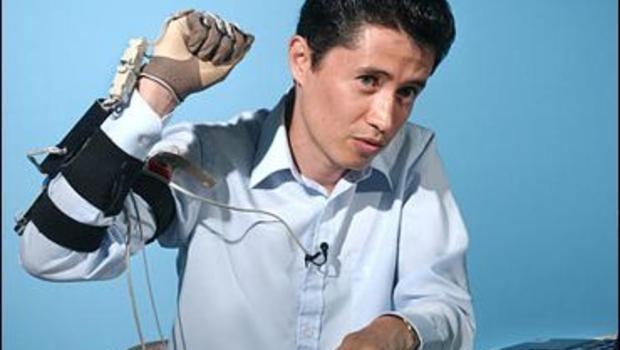 José Hernández-Rebollar cbsnews3cbsistaticcomhubir20030804cccd293