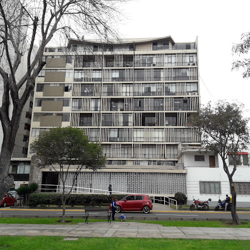 Escuela de Capacitación Talleres Perú