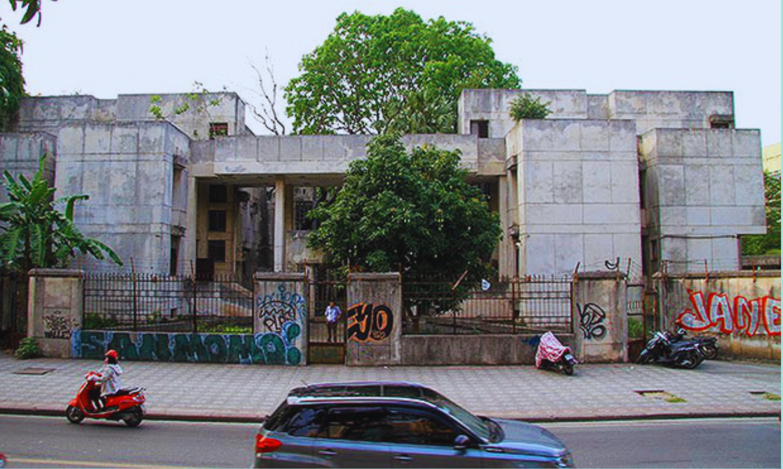 Abandoned house no. 300 Kim Ma - Hanoi