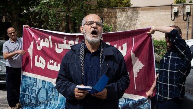حسین الله کرم در تجمع مقابل سفارت سوئد
