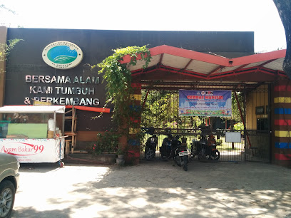 Al Ghifari School Of Universe (Sekolah Alam)