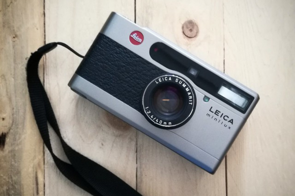 9.กล้องฟิล์ม Leica Mini Lux