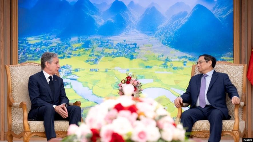 Ngoại trưởng Blinken trong một cuộc gặp với Thủ tướng Phạm Minh Chính ở Hà Nội. 