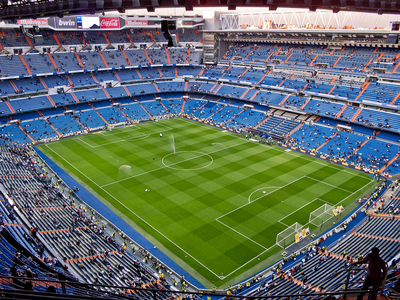 Santiago Bernabeu là một trong những sân vận động nổi tiếng nhất thế giới vì nó là sân nhà của Real Madrid