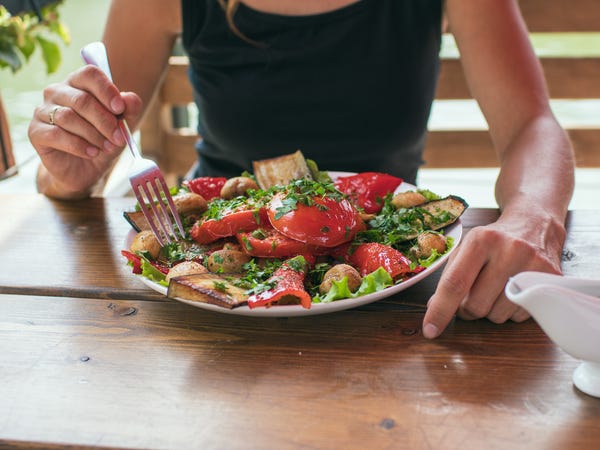 ăn kiêng rau tốt cho sức khỏe ăn salad