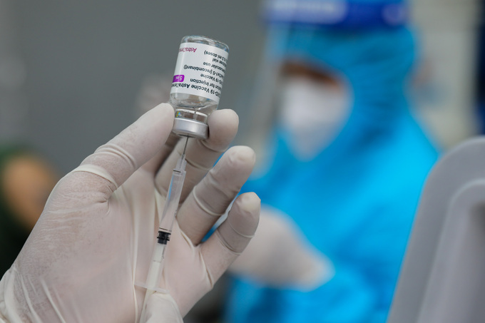 Tiêm vaccine Covid-19 lưu động tại TP Thủ Đức, ngày 1/8. Ảnh: Quỳnh Trần