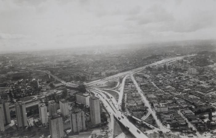 https://www.saobernardo.sp.gov.br/documents/915728/978029/19+-+Via+Anchieta%2C+1988.+Foto+de+M%C3%A1rio+Ishimoto/bed1c011-4762-a1ed-537d-b2c8f321e440?t=1568919226733