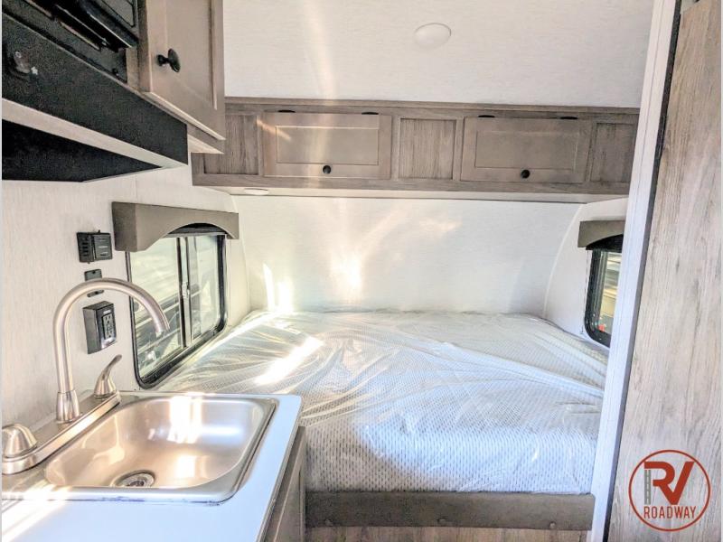 Bedroom in the Sunset Park Sunray 149 travel trailer