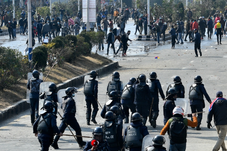 Politiet i Nepal fyrer av tåregass mens demonstranter demonstrerer mot amerikansk støtte |  Nyheter |  Al Jazeera