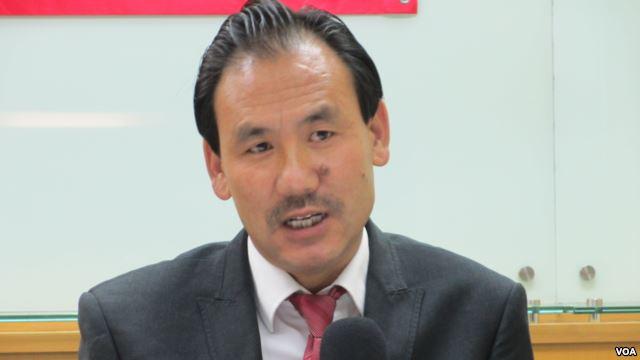 西藏流亡政府议会议员格桑坚赞 (美国之音张永泰拍摄)