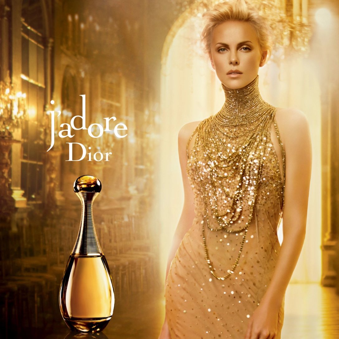 Dior J’Adore muốn lưu giữ vẻ đẹp hoàn hảo của phái đẹp, mỏng manh nhưng không yếu đuối
