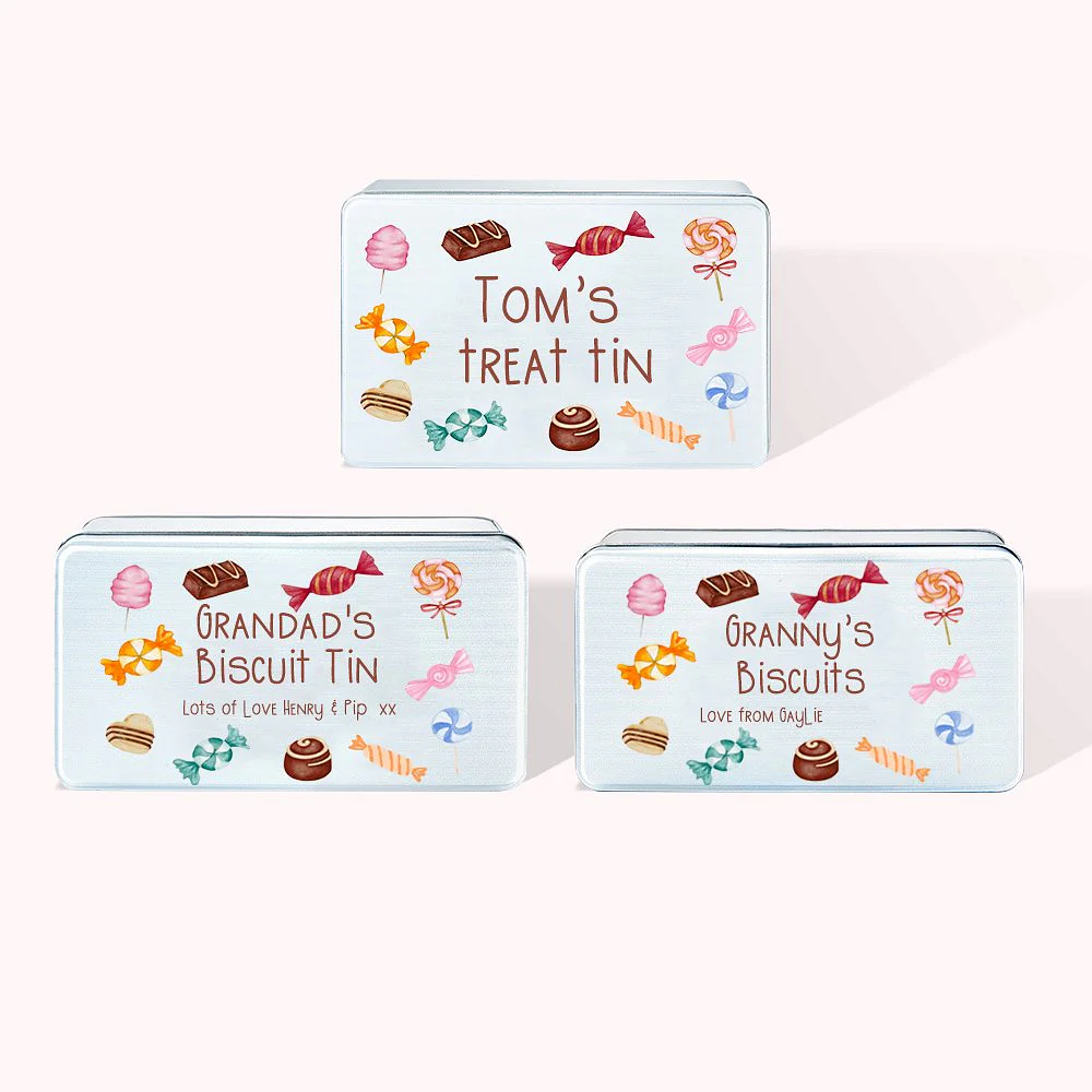 3 boîtes à friandises personnalisées avec un prénom et décorées de dessins de bonbons sur le couvercle.