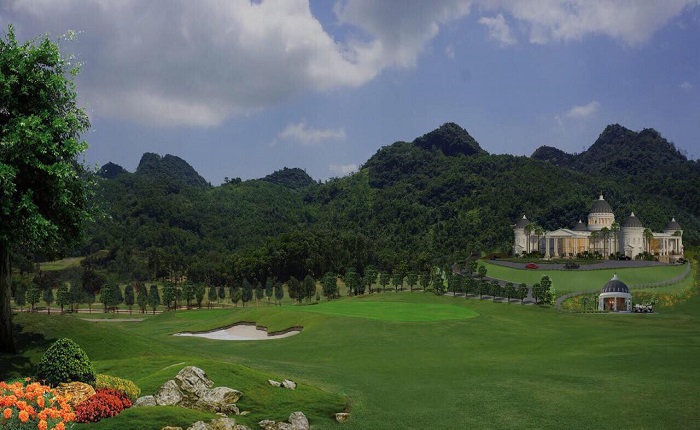 Tour du lịch golf Hà Nam - Phòng thay đồ tiện lợi trong khuôn viên sân golf 