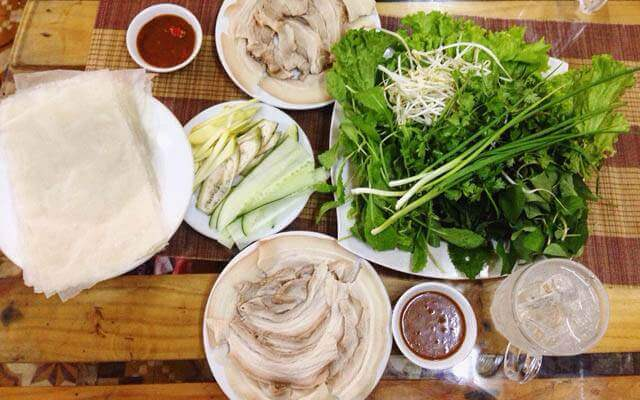 Các nguyên liệu dùng để chế biến món bánh tráng cuốn thịt heo Đà Nẵng được quán Quỳnh Đại Lộc lựa chọn rất kỹ càng nên đảm bảo tươi ngon và rất an toàn