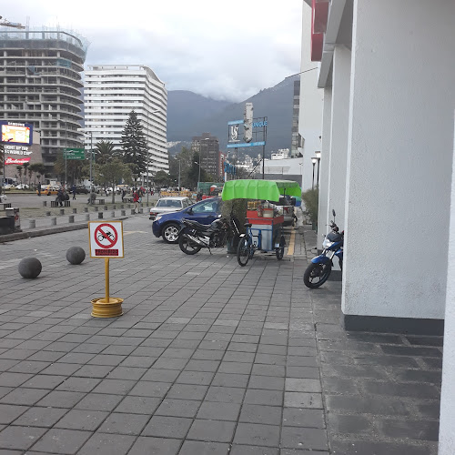 RGF8+R84 Centro Comercial Naciones Unidas (CCNU), Quito 170102