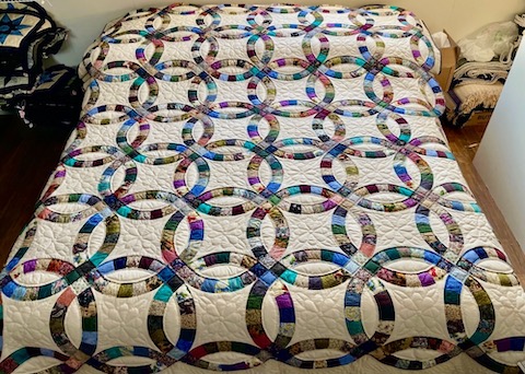 . Classic Double Wedding Ring Amish Quilt