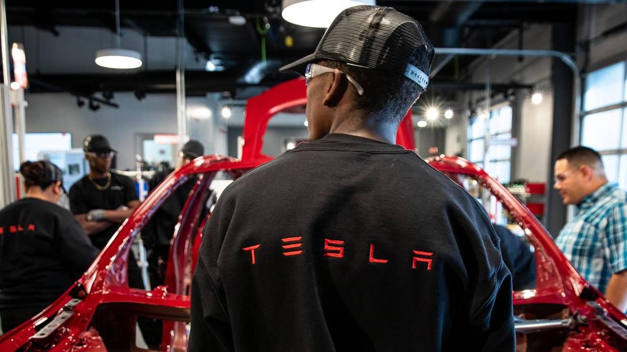 Tesla’dan skandal hamle: Çalışanlarını izliyormuş