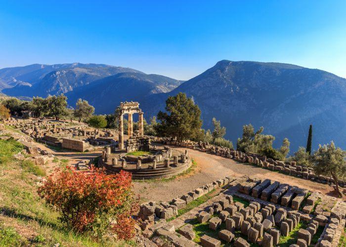 Delphi ancient ruins elgreko shutterstock