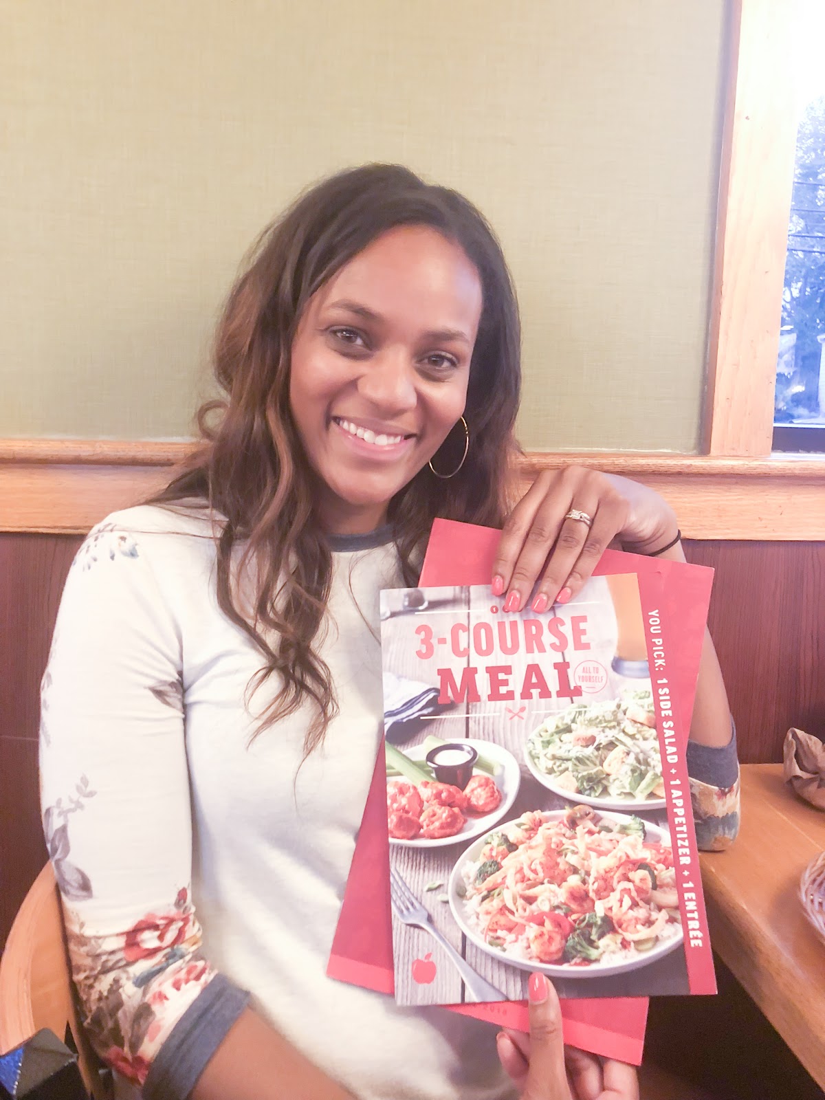 Lifestyle blogger, Onlygirl4boyz, shares sweet deals with Applebee's! Check out how to take your family out for a meal on a budget!