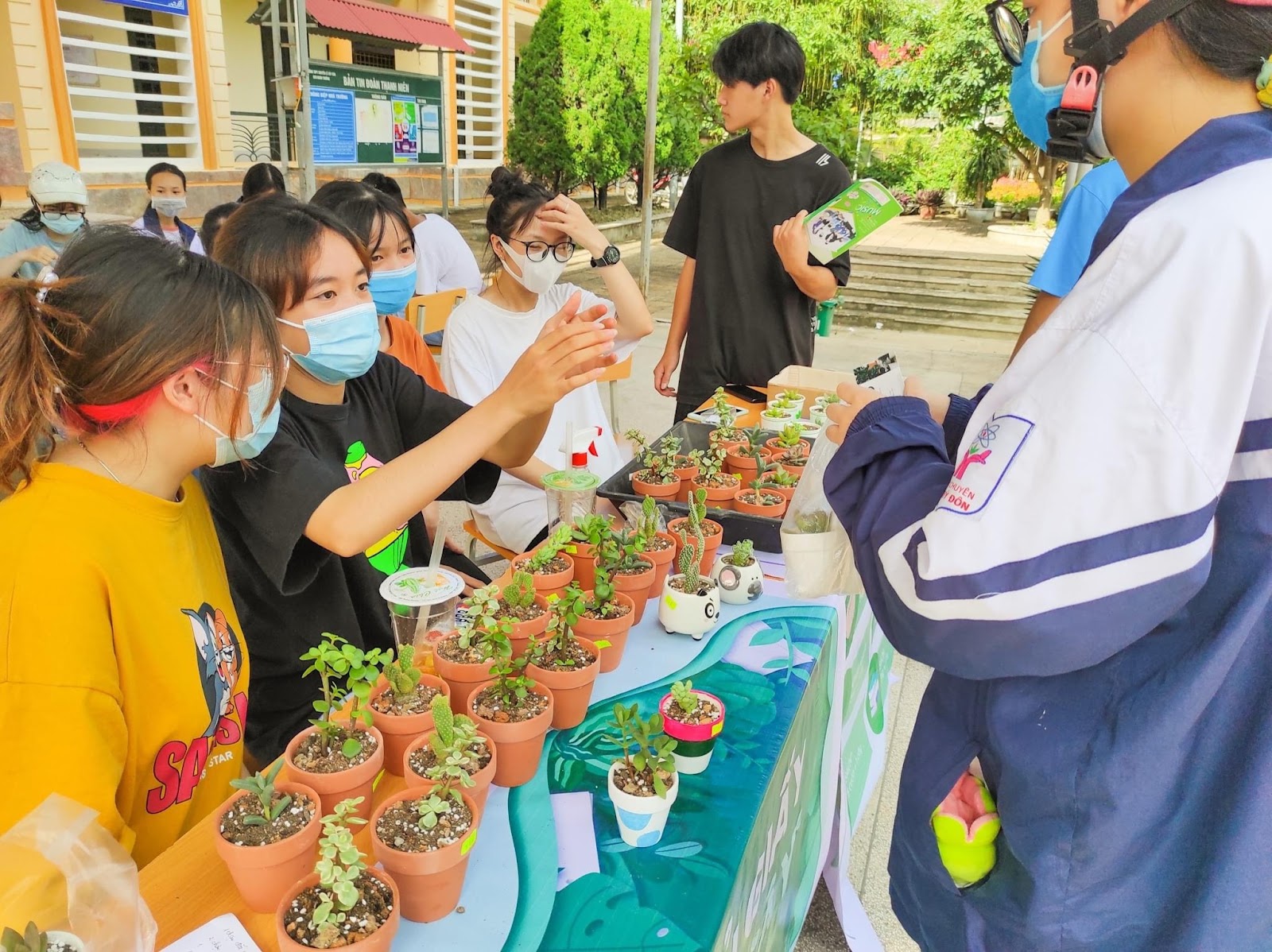 Công tác khí tượng thủy văn và chống biến đổi khí hậu tại trường THPT Chuyên Lê Quý Đôn