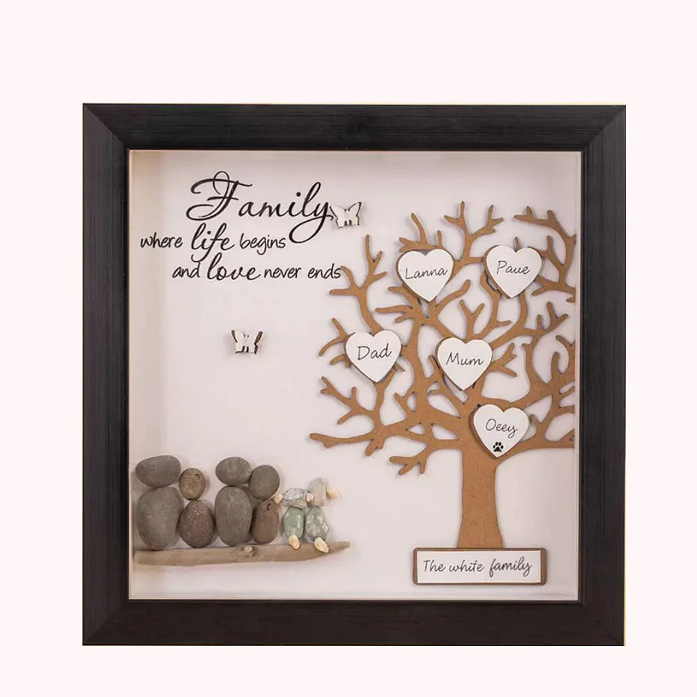 arbre généalogique artistique avec personnalisation et cailloux représentant les membres de la famille. 