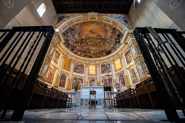 Viếng Vương cung Thánh đường Santi Quattro Coronati: Ai được đội triều thiên?