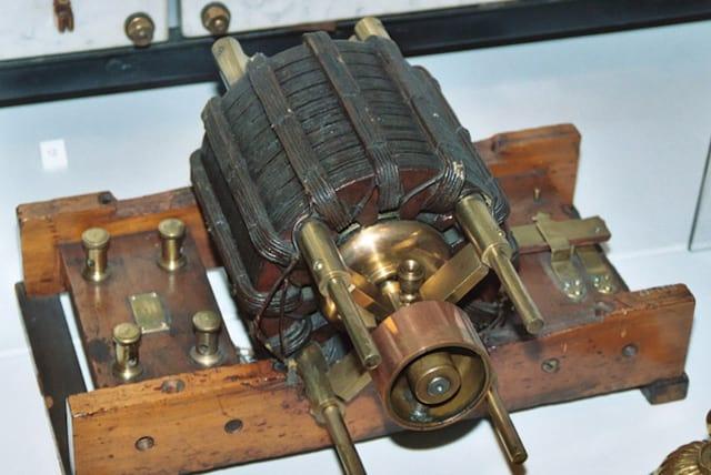 Motor de InduÃ§Ã£o ElÃ©trica criado por Tesla (Imagem: ReproduÃ§Ã£o/Internet)