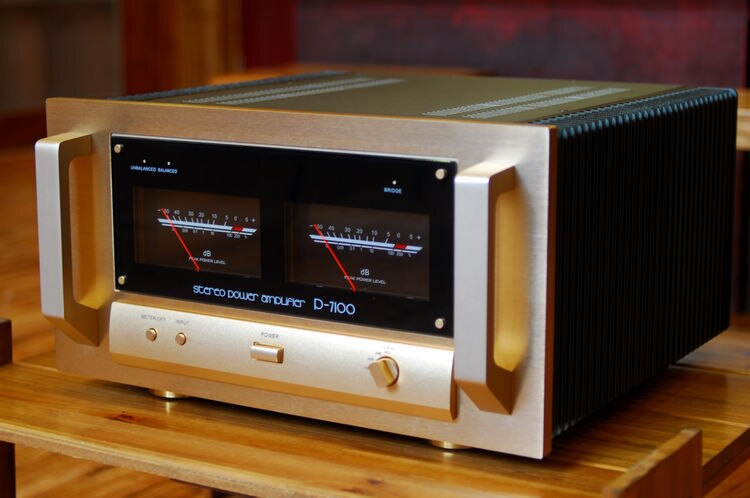 Tổng quan về Amply Pow Accuphase P7100