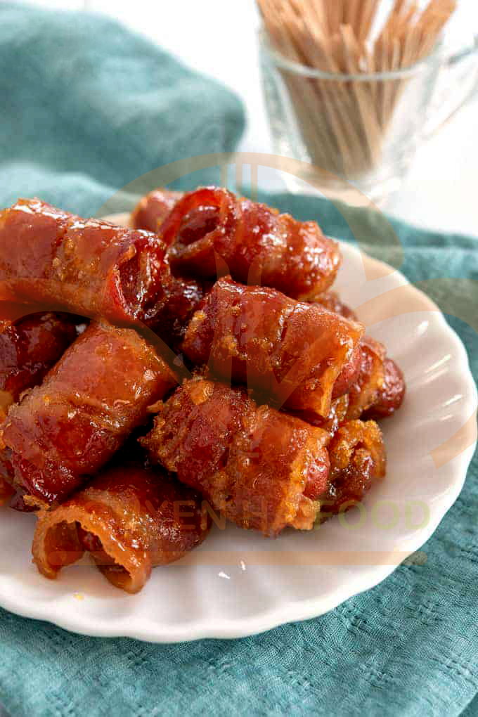 bacon-cuon-xuc-xich-xong-khoi