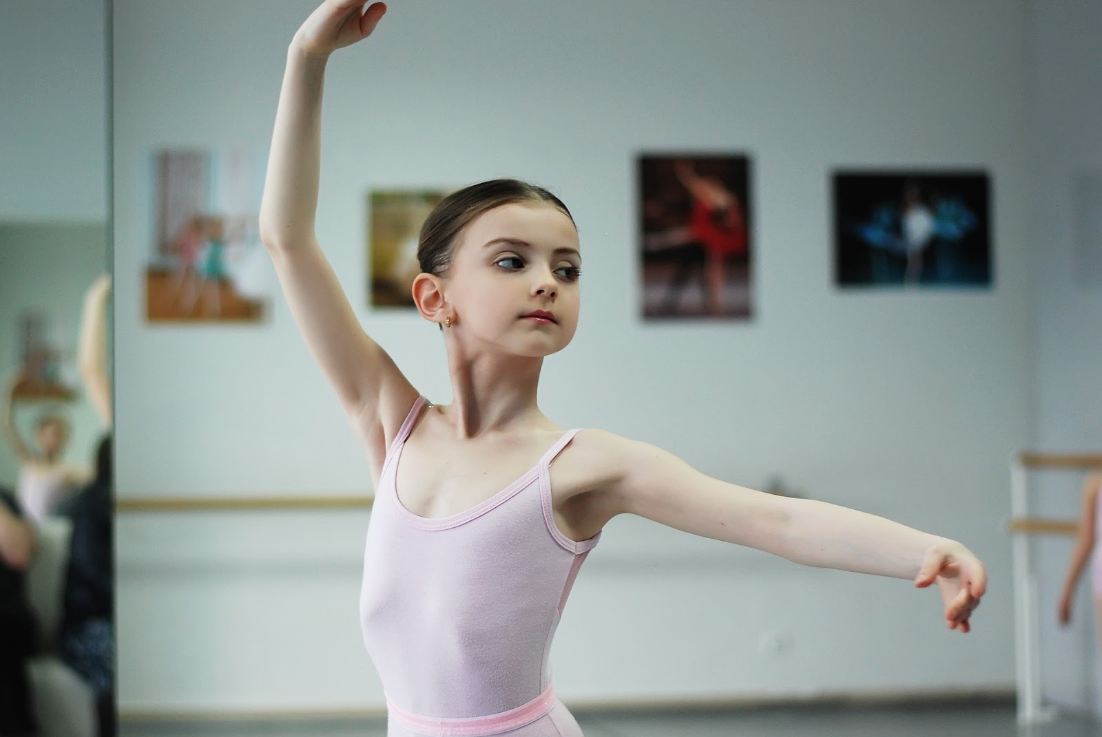 バレエのアダージュとは 初心者向けに基本や練習のポイントを解説 子どもバレエニュース