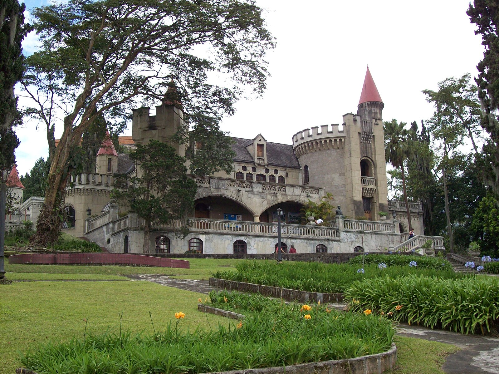 ir castillo medellin