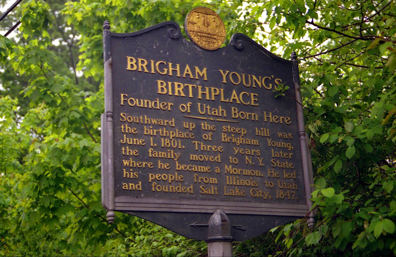 A picture of a plaque commemorating the birthplace of Brigham Young in Whitingham Vermont.