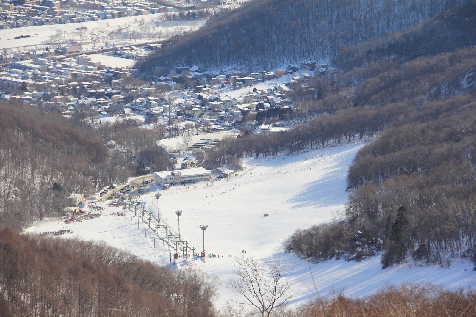 1. 札幌からのアクセス最短！どのスキー場よりも気軽に滑りに行ける「札幌藻岩山スキー場」