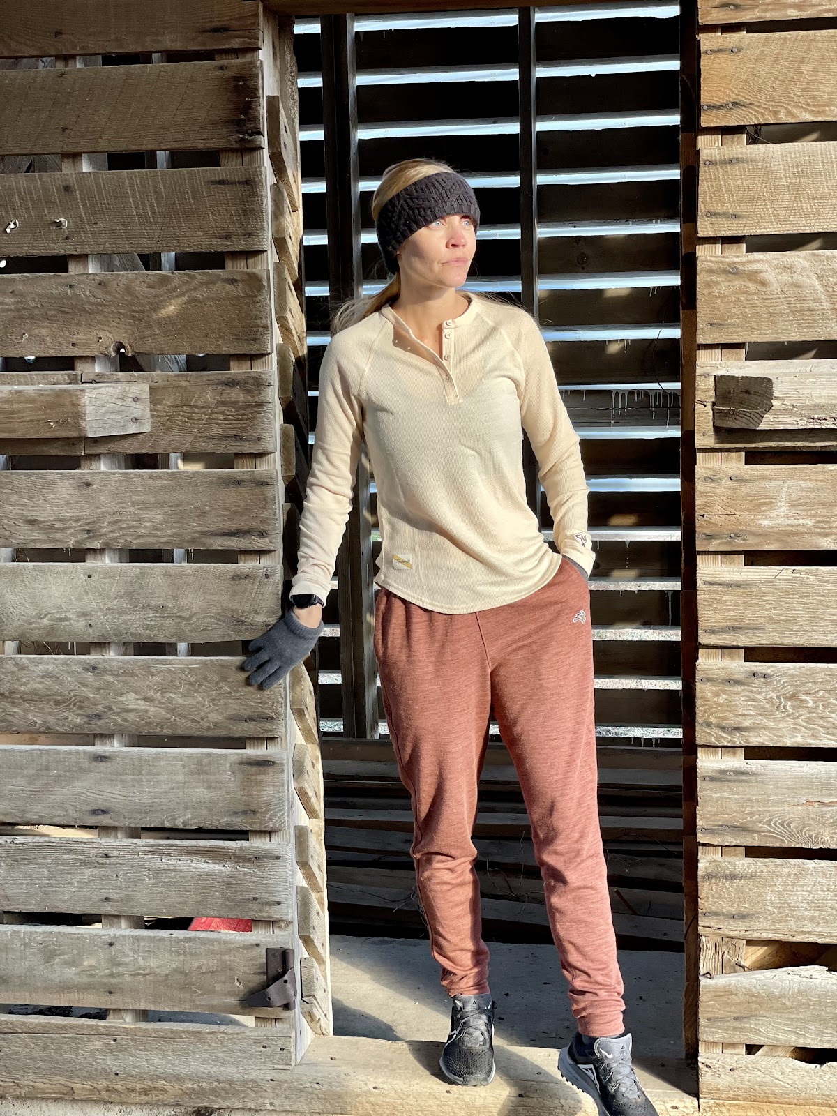 Road Trail Run: Tracksmith Autumn 2022 Women's Running Apparel Reviews:  Downeaster Pant and Fells Henley