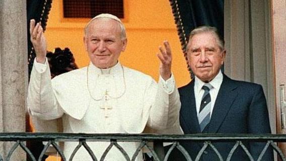 Đức Giáo hoàng trở lại cung điện Moneda sau vụ “balconazo” của Pinochet
