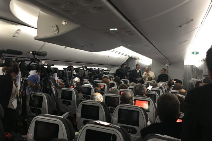 Toàn văn họp báo trên máy bay của Đức Thánh Cha Phanxico từ Colombia trở về