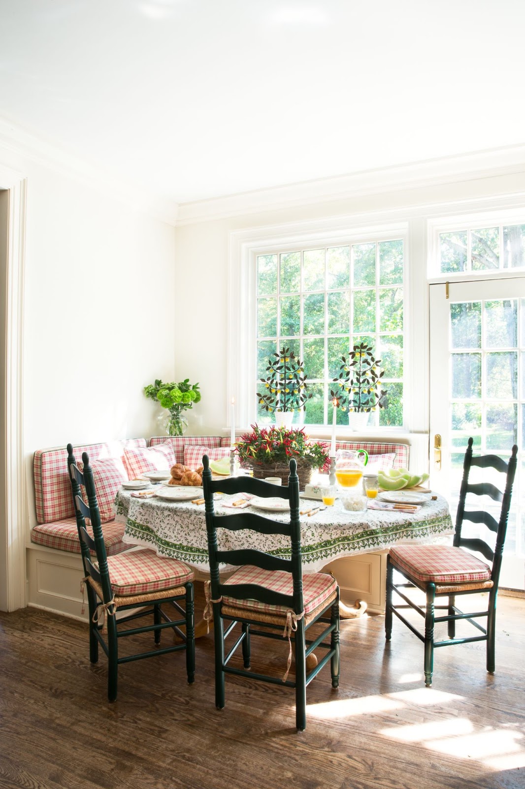 A breakfast nook decorated with vintage chairs.
