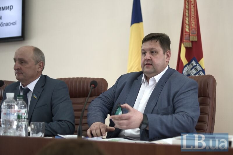 Голова Житомирської ОДА Ігор Гундич (праворуч) на сесії Житомирської облради